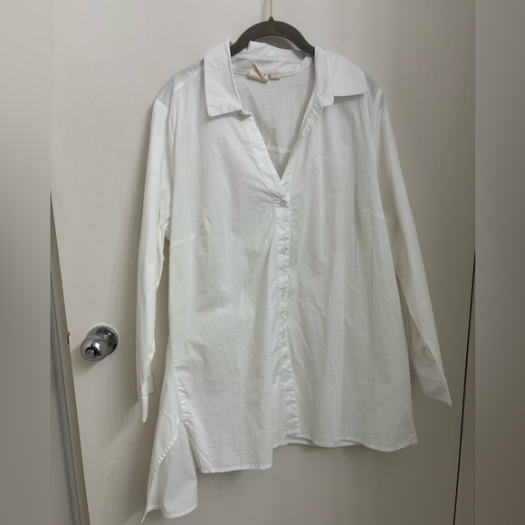 Truth + Style Tops - Truth + Style asymmetrical button shirt